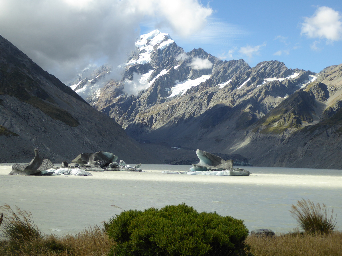 Mountains, Maori and Mud Pools: A Guide to New Zealand