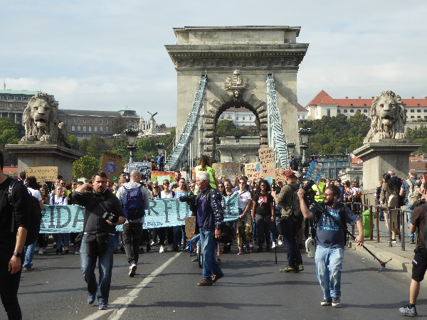 Protest on Chain Bridge